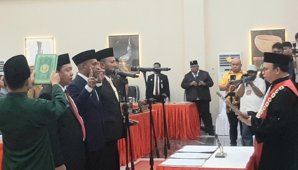 Pimpin Definitif DPRD Kota Jayapura Periode 2024-2029 Resmi Dilantik